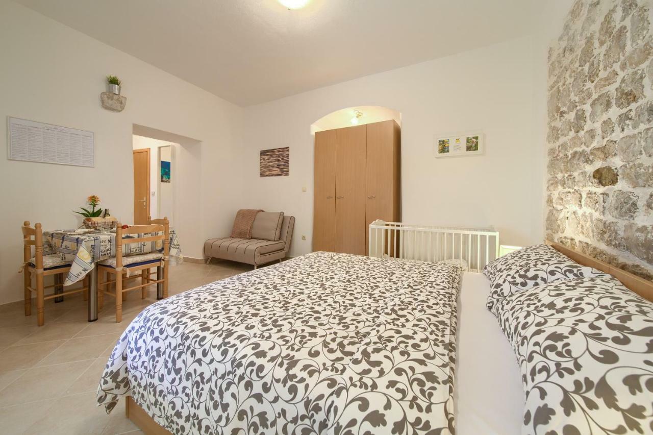 Hrast Apartment Krk Town Exterior photo