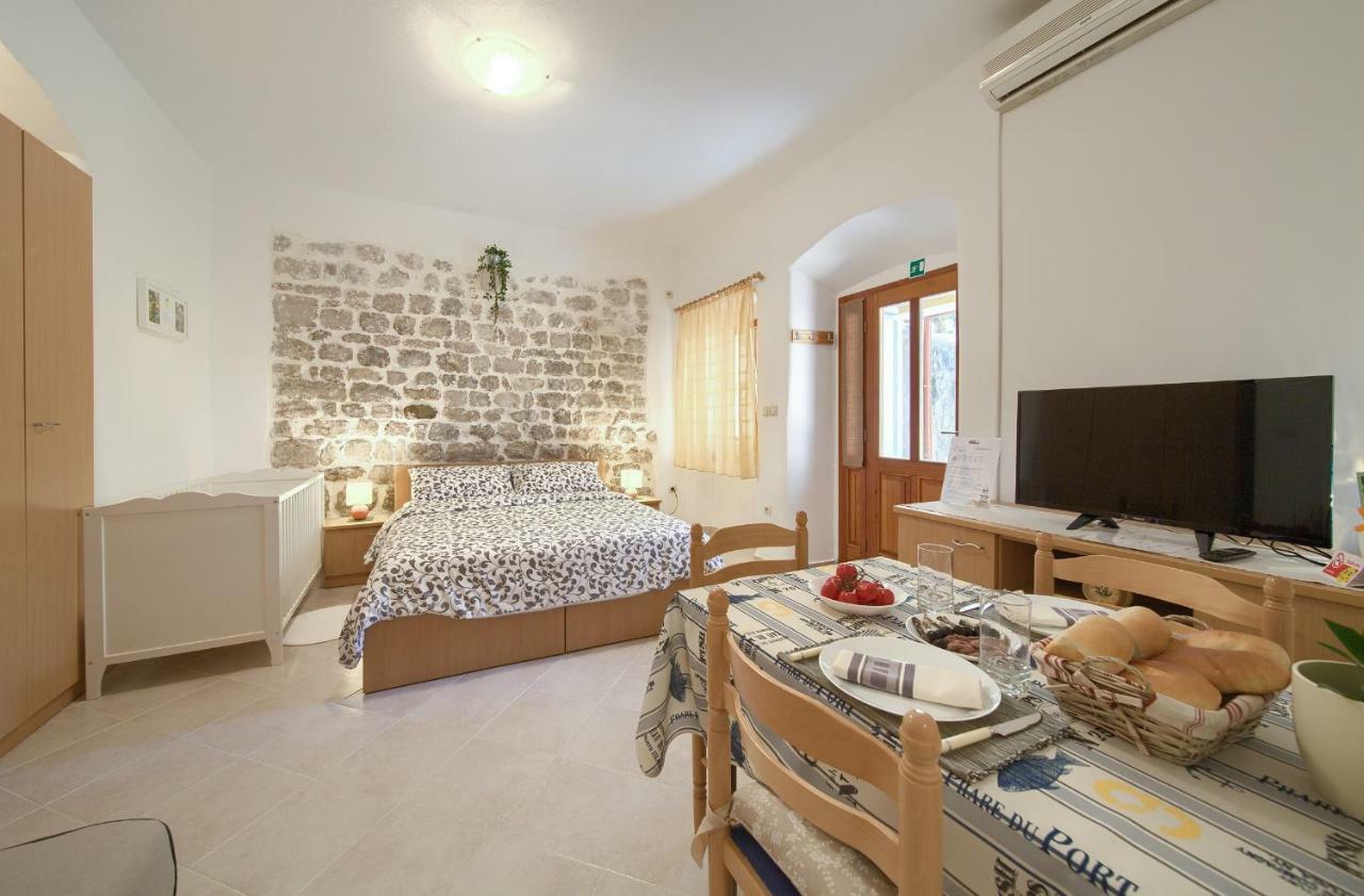 Hrast Apartment Krk Town Exterior photo